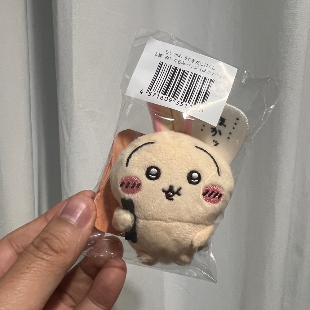 CHIIKAWA USAGI | PLUSH PIN BADGE